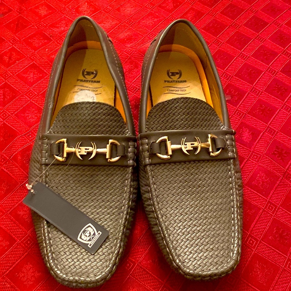 New Phatfarm men mocassin shoes, gray color. Size 9.5